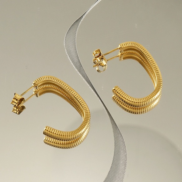 NEW💎18K Gold Plated Hoop Earrings*Minimalist Design* - Picture 5 of 7
